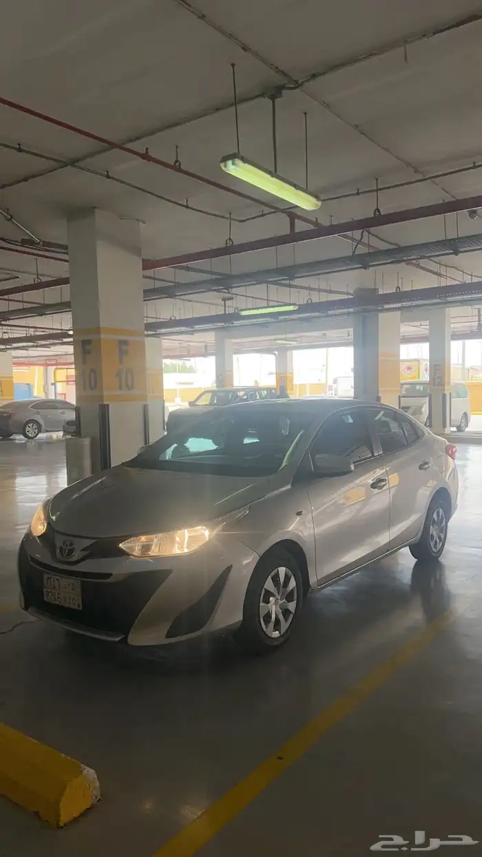 يارس 2020 ماشية 190 بدي وكالة عدا ضربة في الرفرف الايمن 3