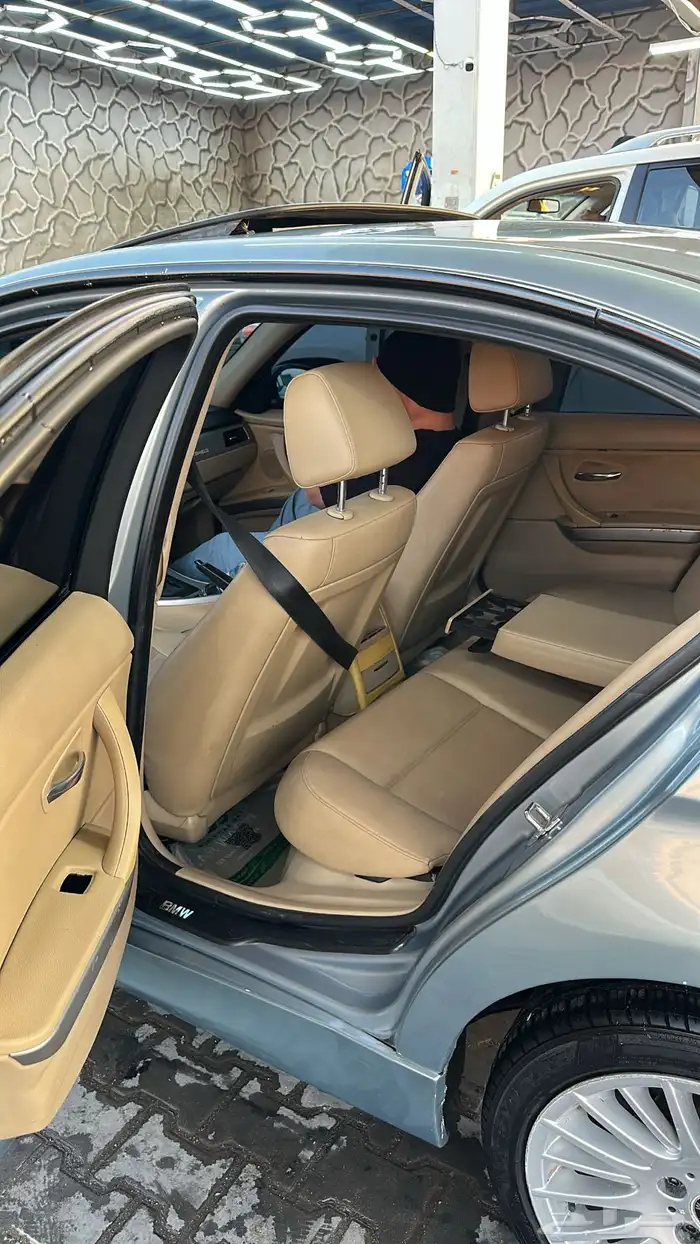 للبيع BMW 320i 2006 بيعه مستعجله 8