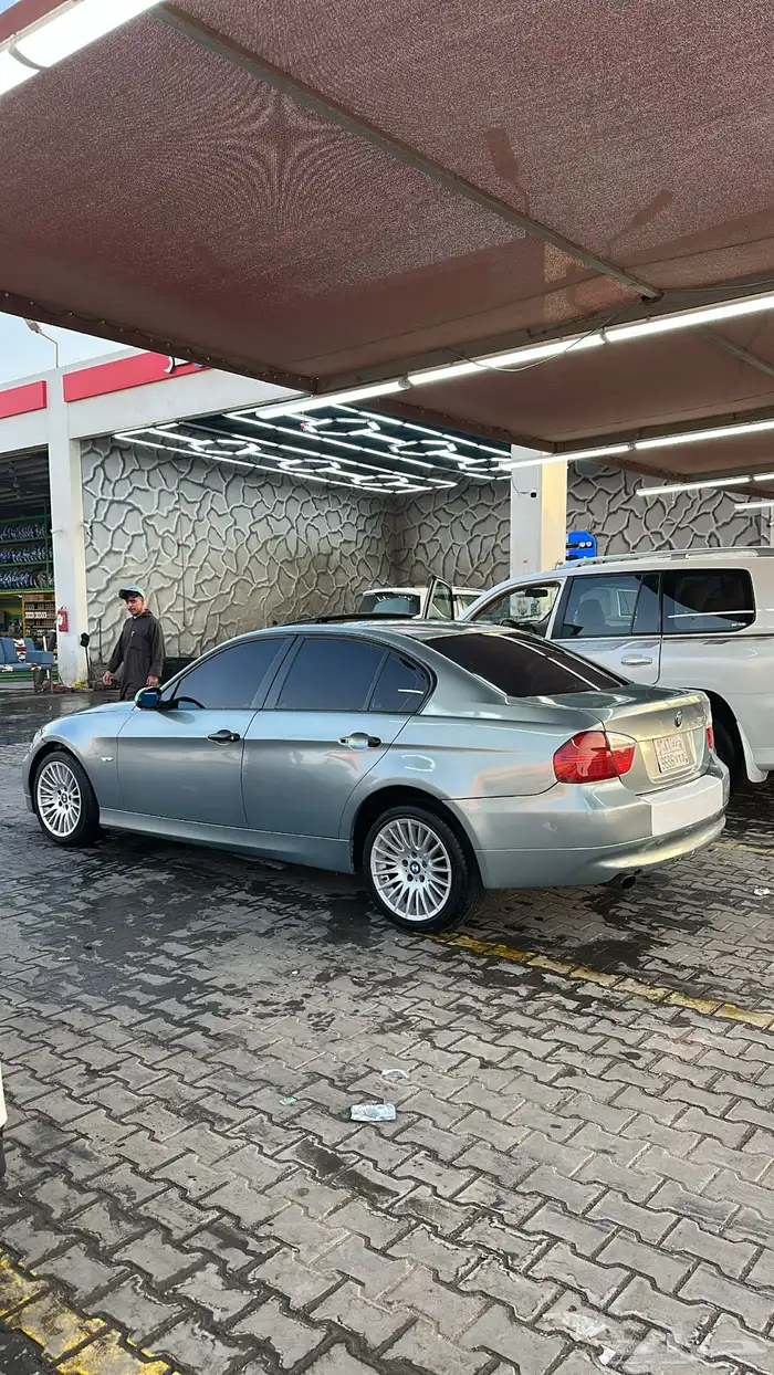 للبيع BMW 320i 2006 بيعه مستعجله 2