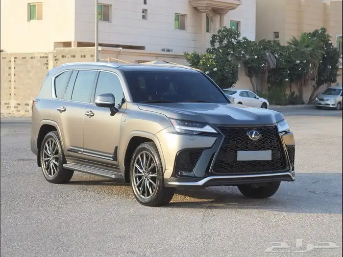 للبيع جيب لكزس F Sport موديل 2023 13