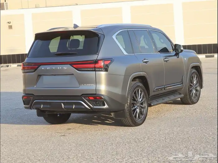 للبيع جيب لكزس F Sport موديل 2023 9