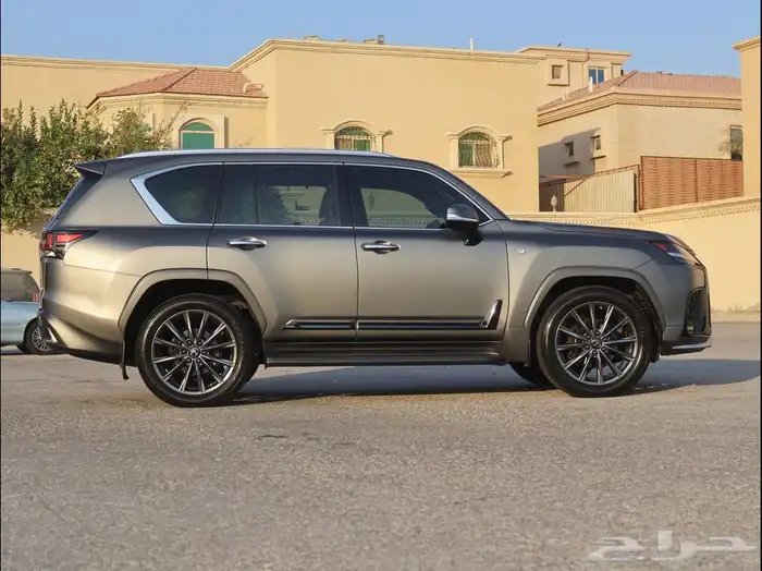 للبيع جيب لكزس F Sport موديل 2023 10