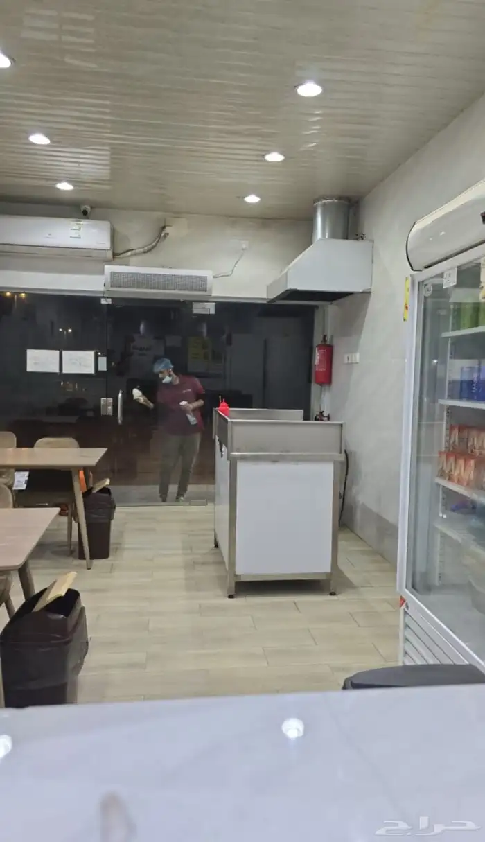 بوفيتين ومحل تميس للتقبيل 3