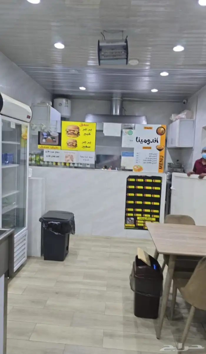 بوفيتين ومحل تميس للتقبيل 2