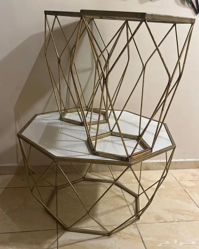 طاوله مع اثنين خدمه ب 100 0