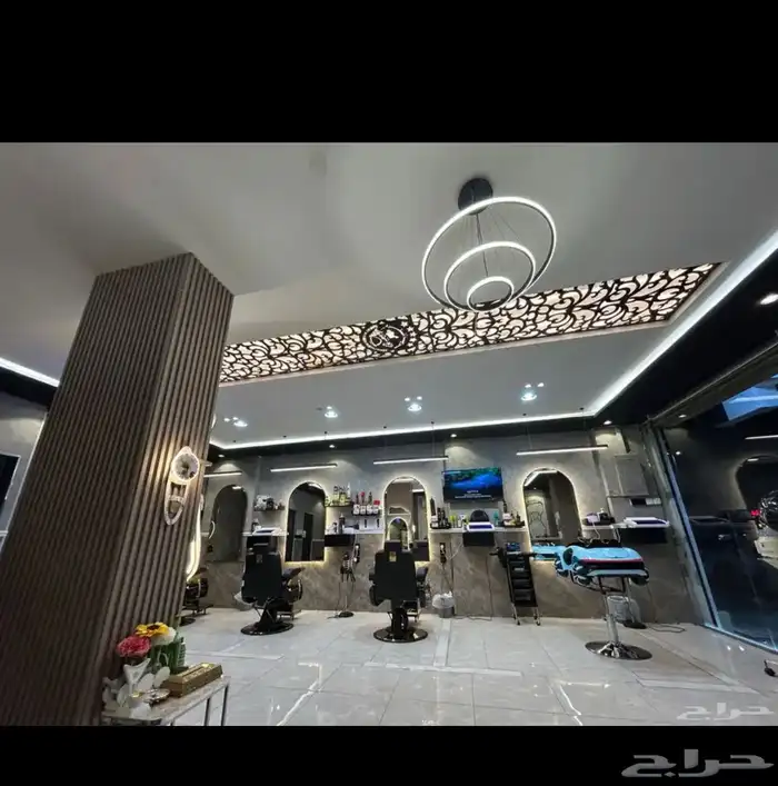 صالون رجالي فخم وموقعه مميز لتقبيل 2