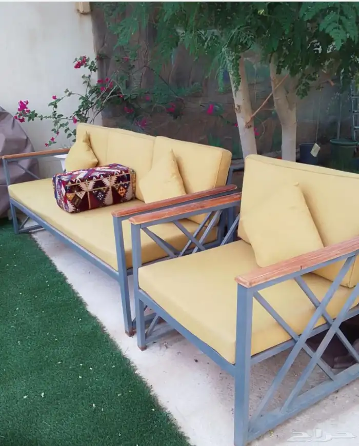 طقم كنب خارجي مع أغطية لحماية من الشمس مع طاولة 0