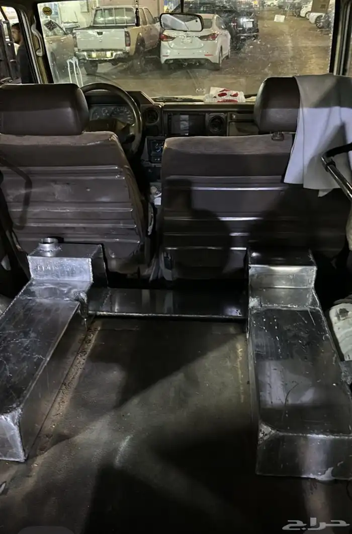 اغراض جيب ربع 2006 جنوط وكفرات ورفارف و تانكي ماء وديكورات 3