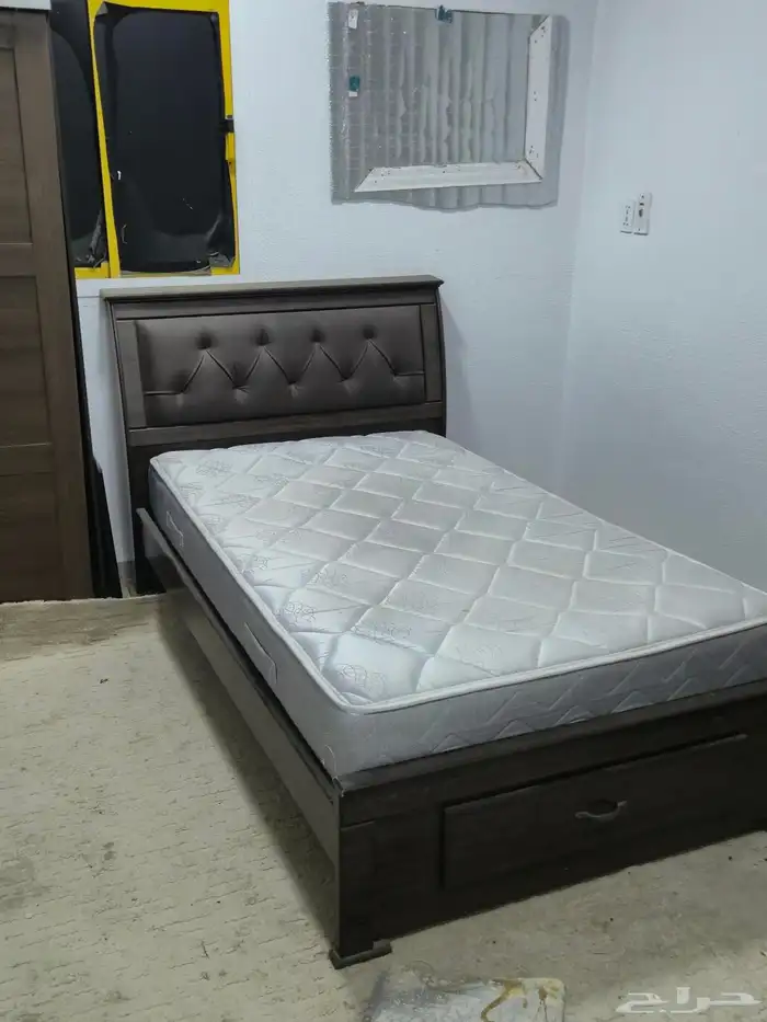 غرفة نوم رئيسي كامله و غرفة أطفال سرير واحد للبيع للانتقال 0