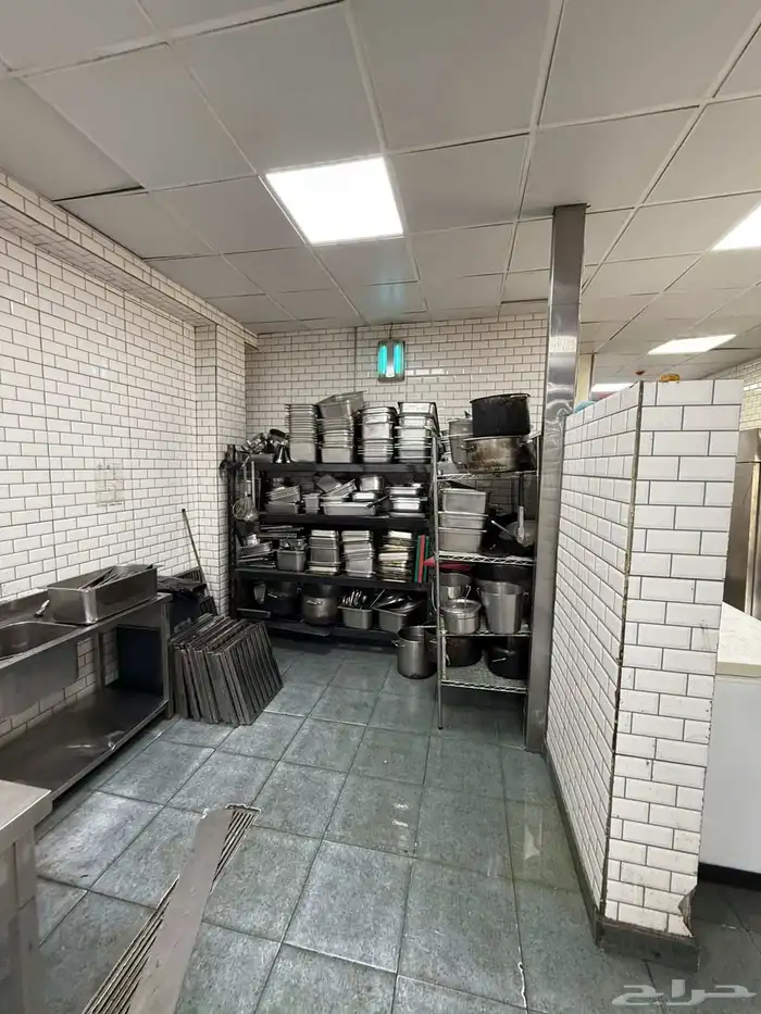 مطعم للايجار بكامل تجهيزاته وبدون 2