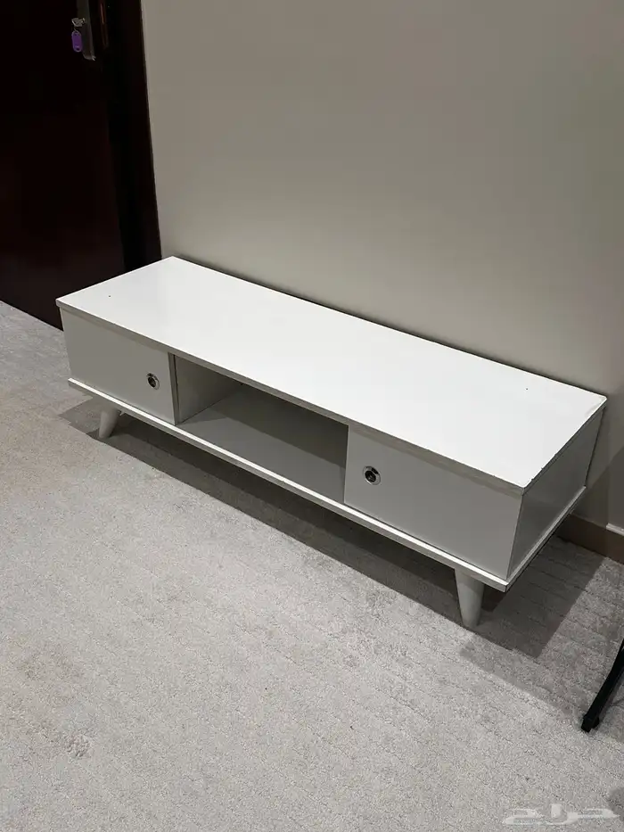 ستاير شبابيك نظيفه جدا  مع طاوله 9