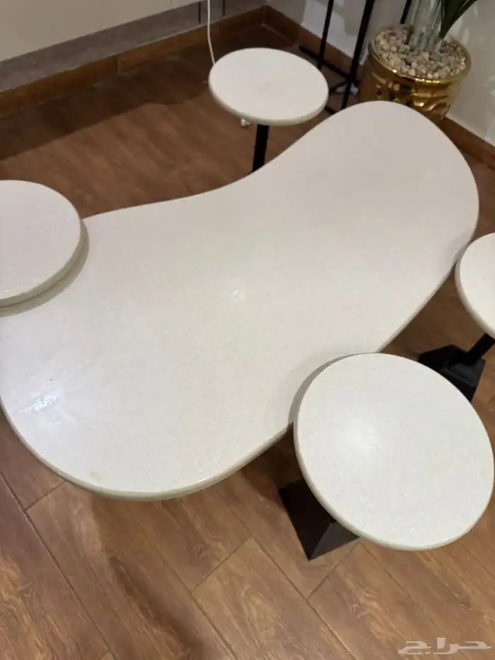 طاوله مع خدمه أربع حبات خشب إيطالي مع حديد كلفتني 700 1