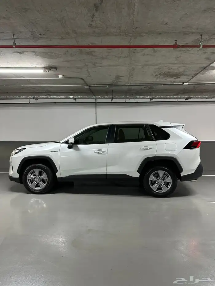 تويوتا راف فور 2024 شبه جديد مالك اول 3