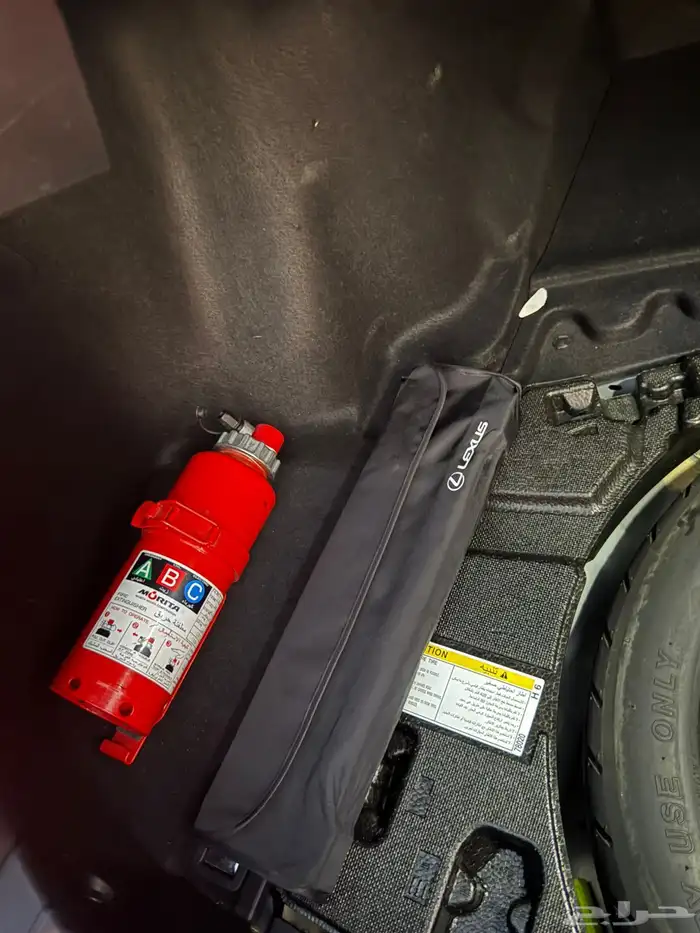 لكزس is300 2021 17