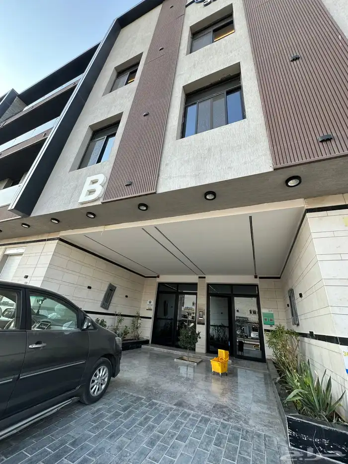 للإيجار شقة في حي الروضة 16