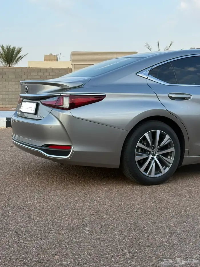 للبيع لكزس 2021 9