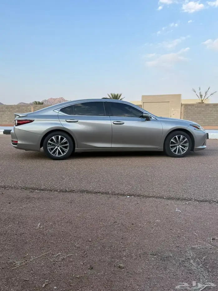 للبيع لكزس 2021 8