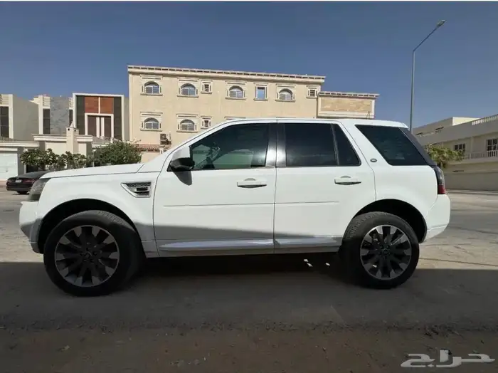 لاند روفر LR2 طراز HSE الفاخر فل كامل 2015 6