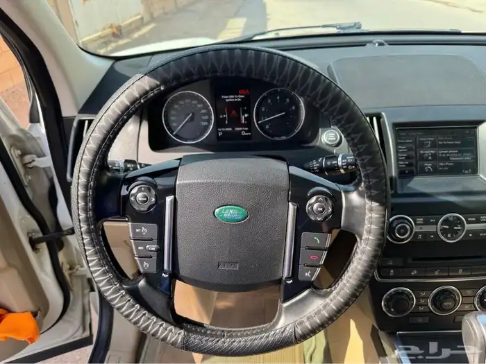 لاند روفر LR2 طراز HSE الفاخر فل كامل 2015 9
