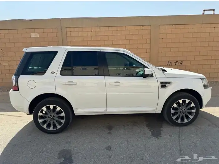 لاند روفر LR2 طراز HSE الفاخر فل كامل 2015 2
