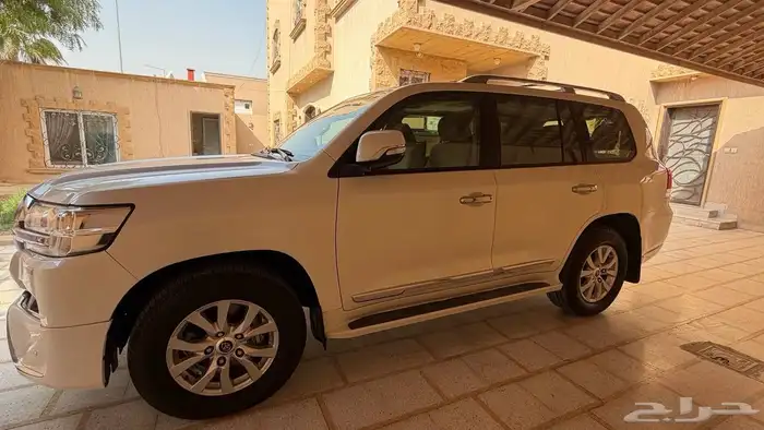 لاندكروزر 2018 gxr مخزن 2