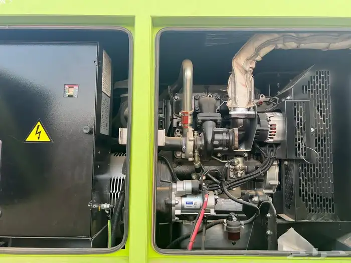 مولدات كهرباء وكمبروسرات الهواء والرافعات الشوكية ومكينات ال 9