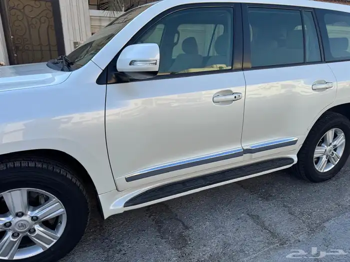 لاندكروزر نظيف جدا 9