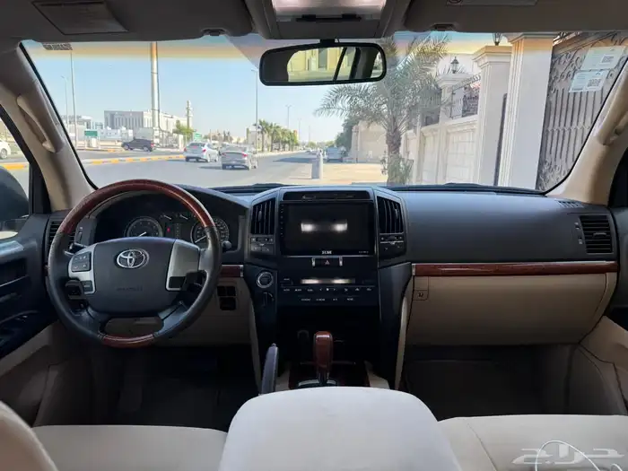 لاندكروزر نظيف جدا 10
