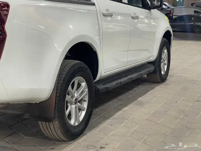 ايسوزو ديماكس 2023 LS - عداد 8 الف فقط بحالة الوكالة .. 10