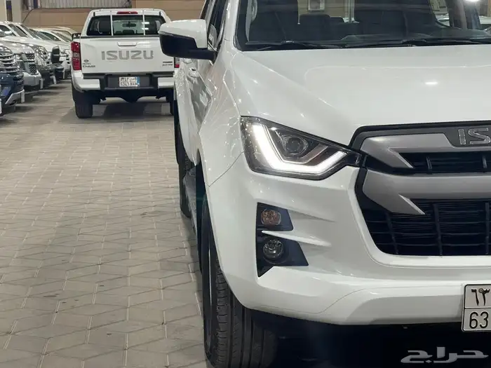 ايسوزو ديماكس 2023 LS - عداد 8 الف فقط بحالة الوكالة .. 4