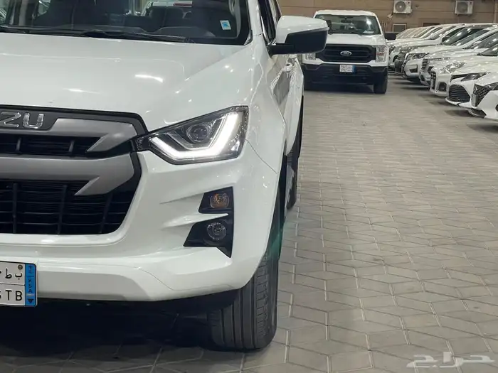 ايسوزو ديماكس 2023 LS - عداد 8 الف فقط بحالة الوكالة .. 3
