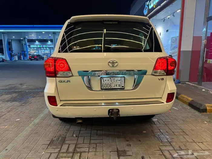 لاندكروزر نظيف جدا 23