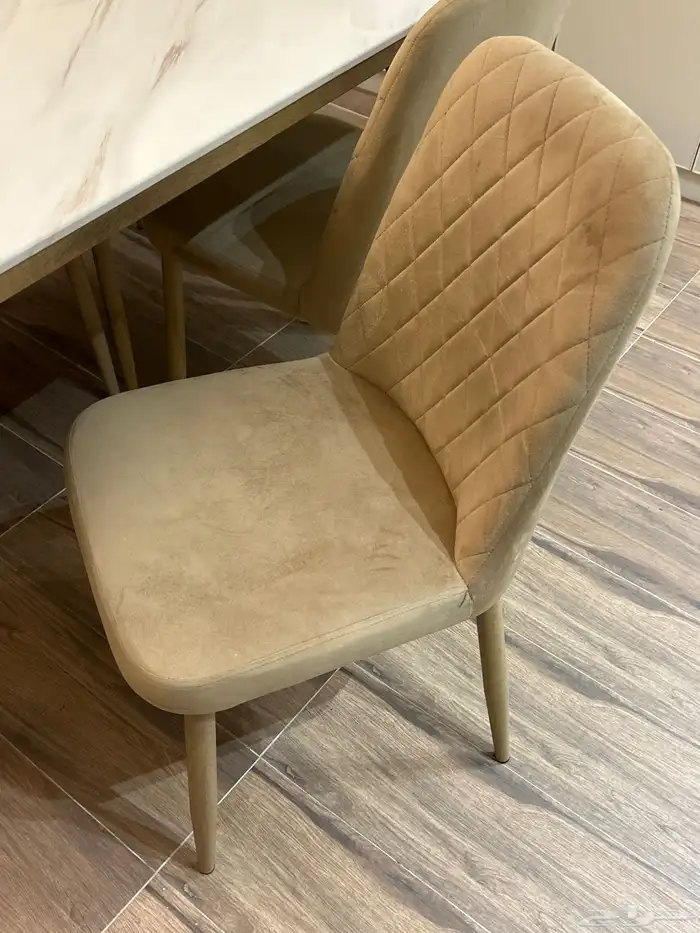 للبيع طاوله رخاميه و اربع كراسي طولها 130 سم و العرض 80سم 1