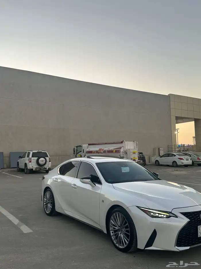 لكزس is300 2021 1