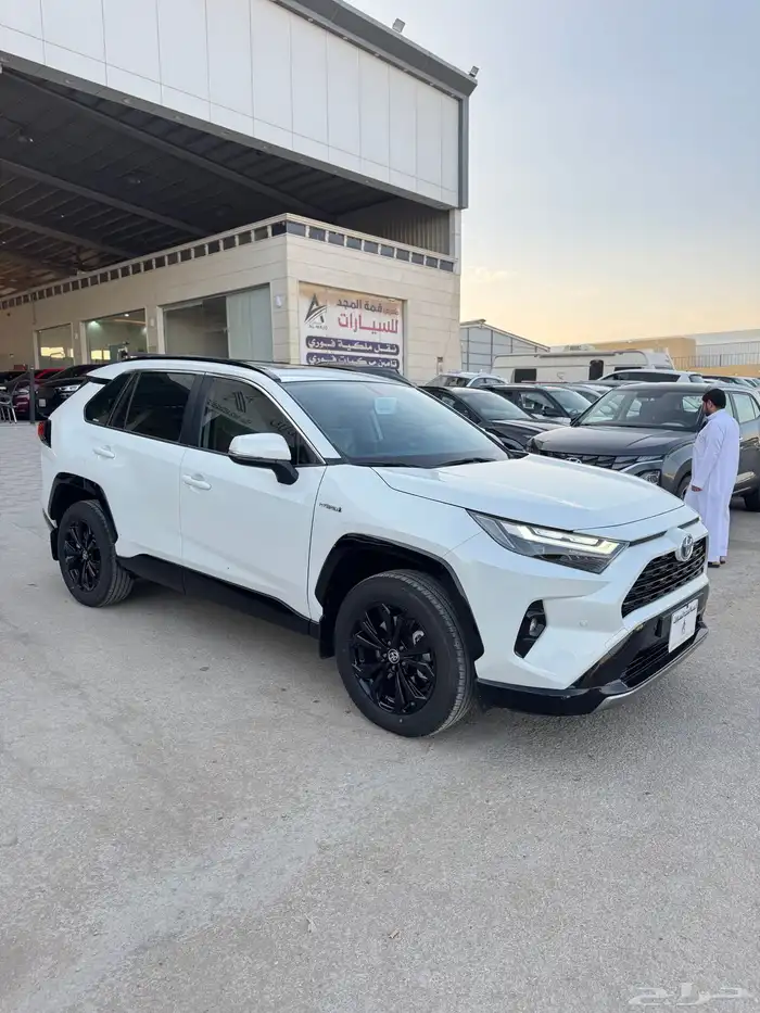للبيع تويوتا راف فور 2024 - فل كامل هايبرد - بحالة الوكاله 1