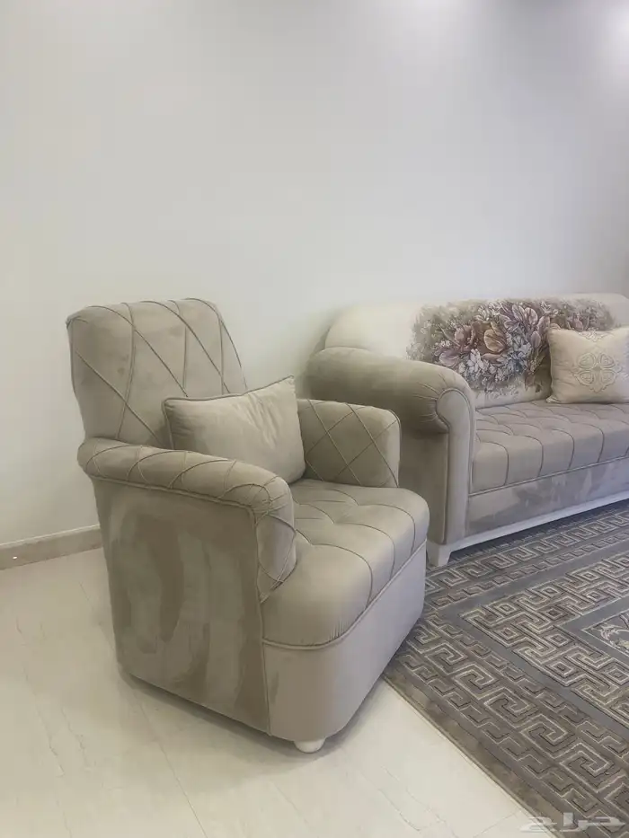 كنب جديد جدا  كنبتين كبيره ووحده صغير 1