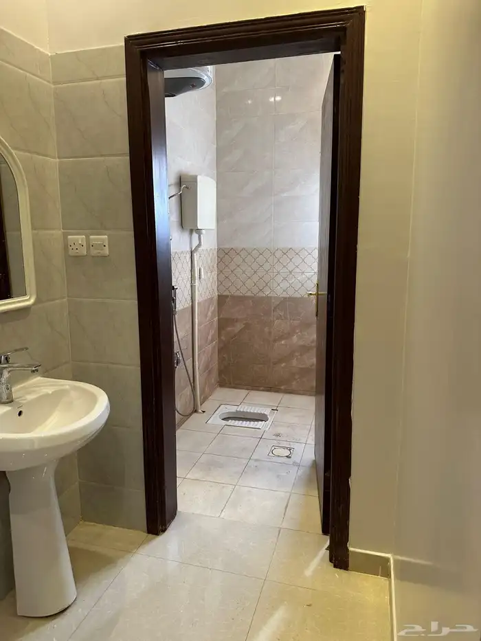 غرفة كبيرة في حي المؤنسية 1