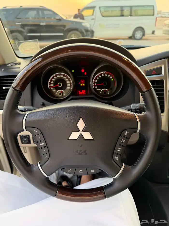 ميستوبيشي باجيرو 2020-فل كامل علامات ذهبيه عداد 35 الف فقط 27