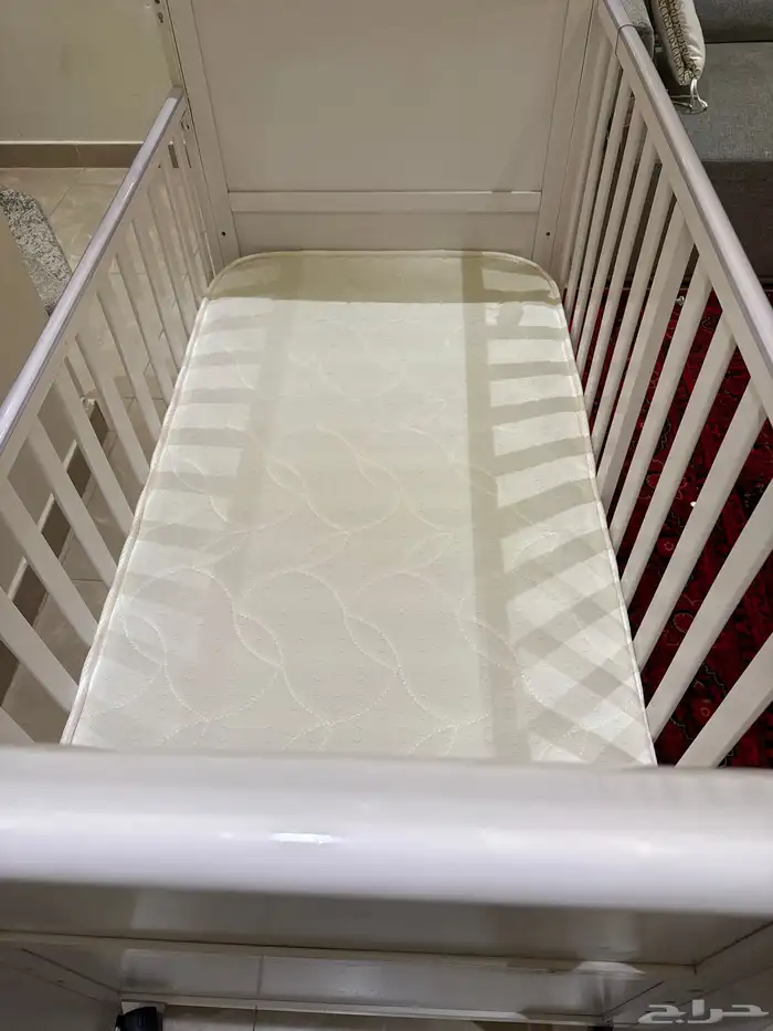 للبيع سرير طفل 4