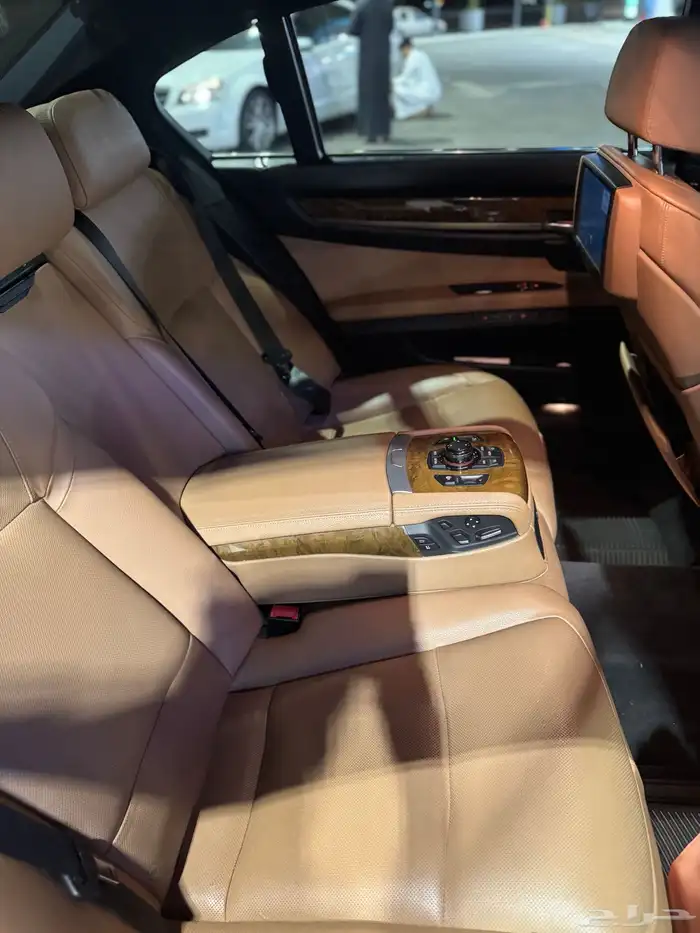 BMW 2011 مقاس 750 3