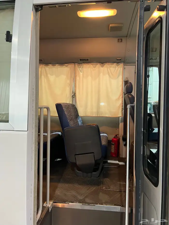 للبيع باص ميتسوبيشي روزا موديل 2014 ديزل 30 راكب ممشى قليل 15