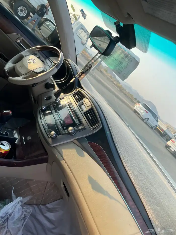 تويوتا افالون 2012 ابيض لؤلؤي 4