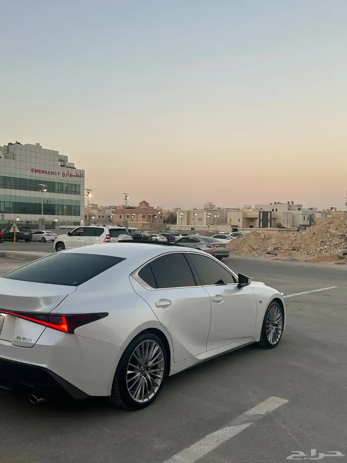 لكزس is300 2021 2