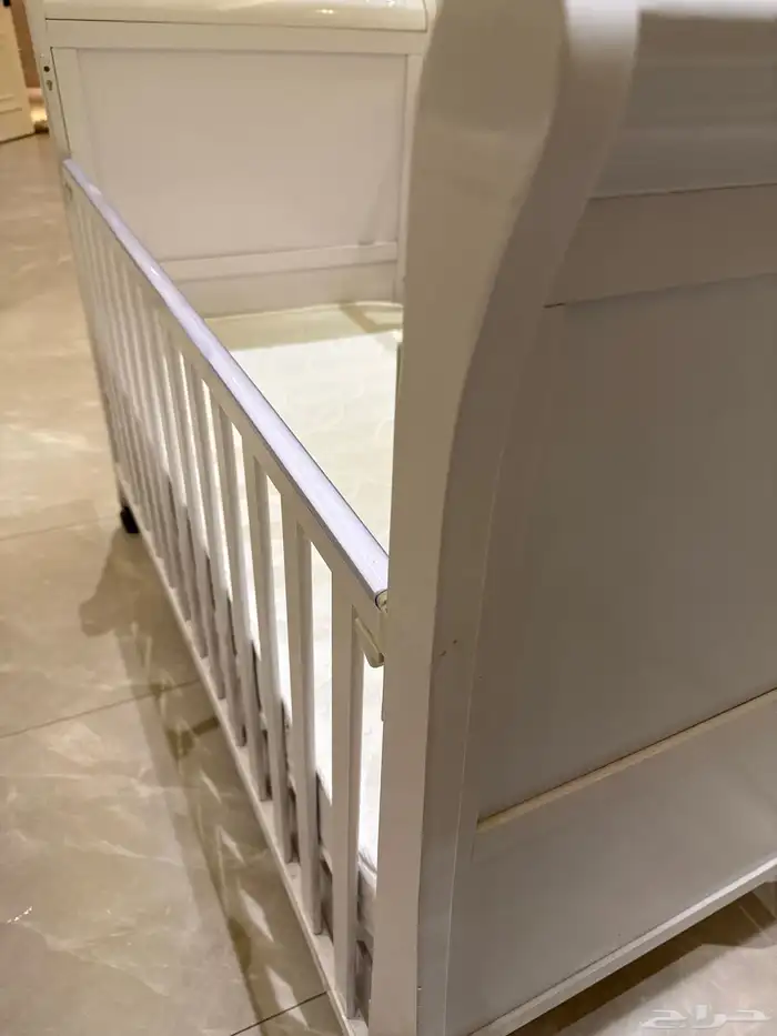 للبيع سرير طفل 3