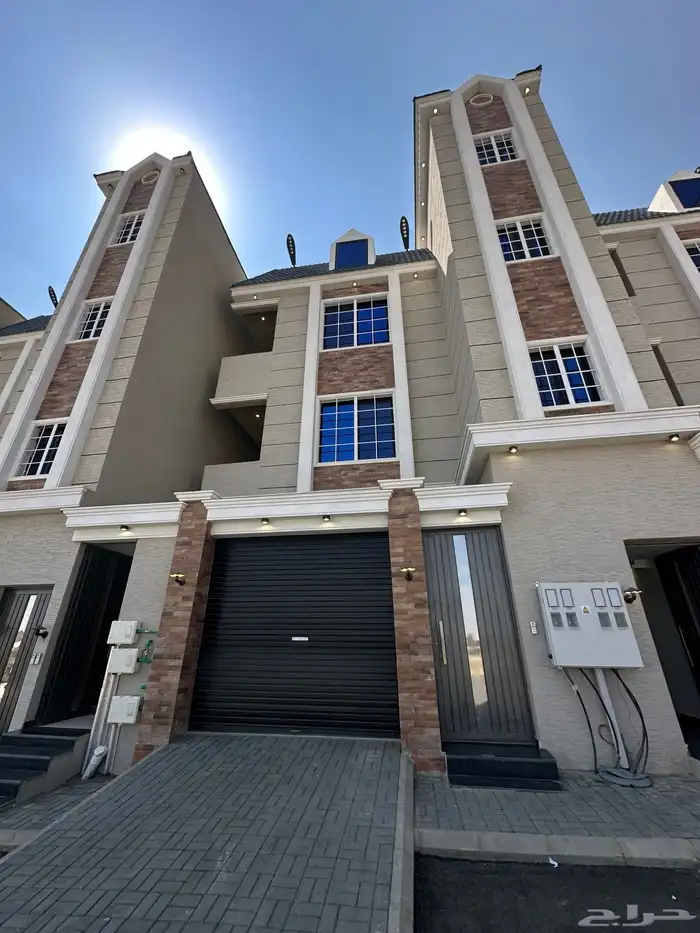 للبيع شقق علويه ممتازه والسعر 520 الف بحى المعارض خميس مشيط 1