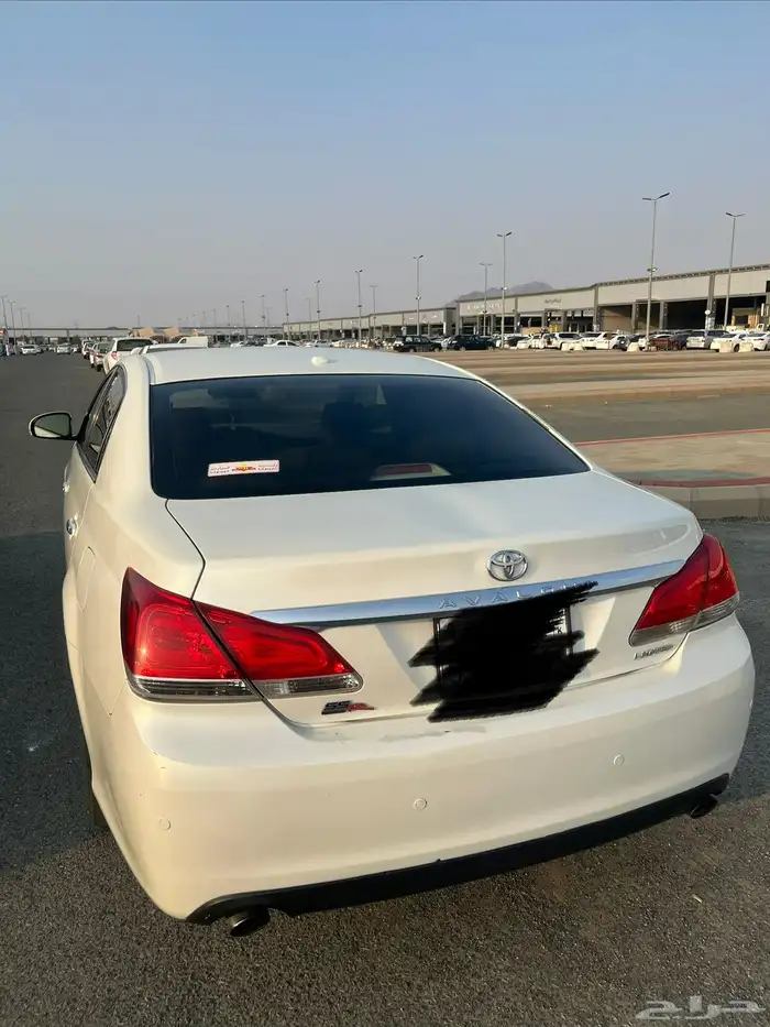 تويوتا افالون 2012 ابيض لؤلؤي 8