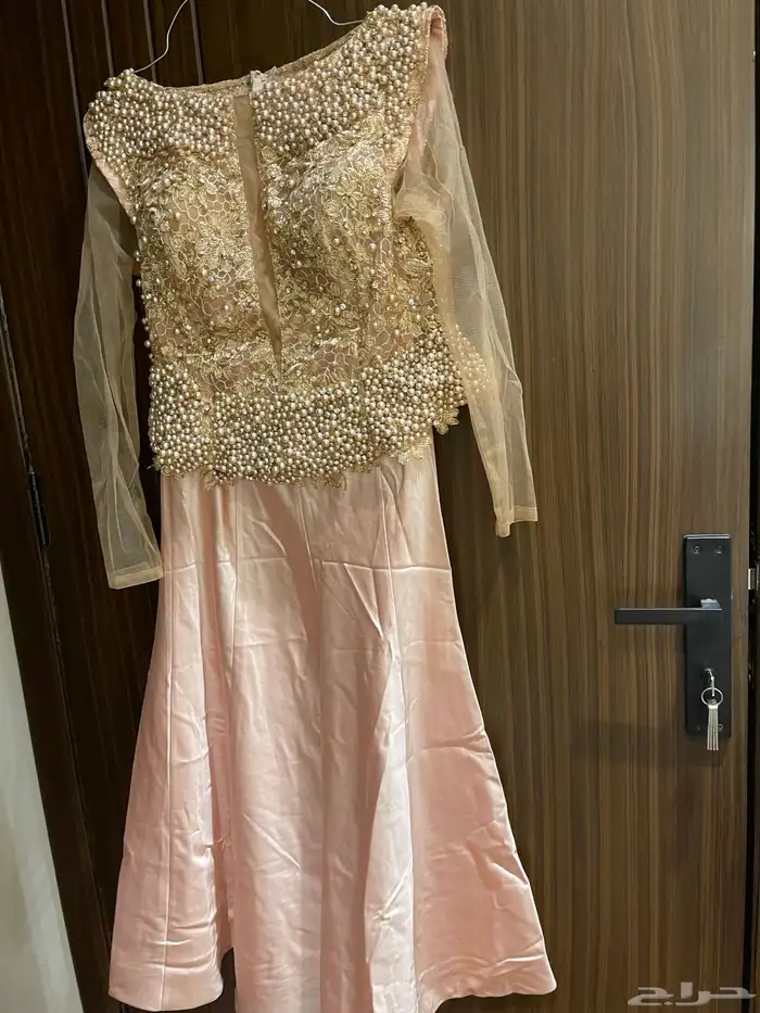 فستان مستعمل للبيع 0