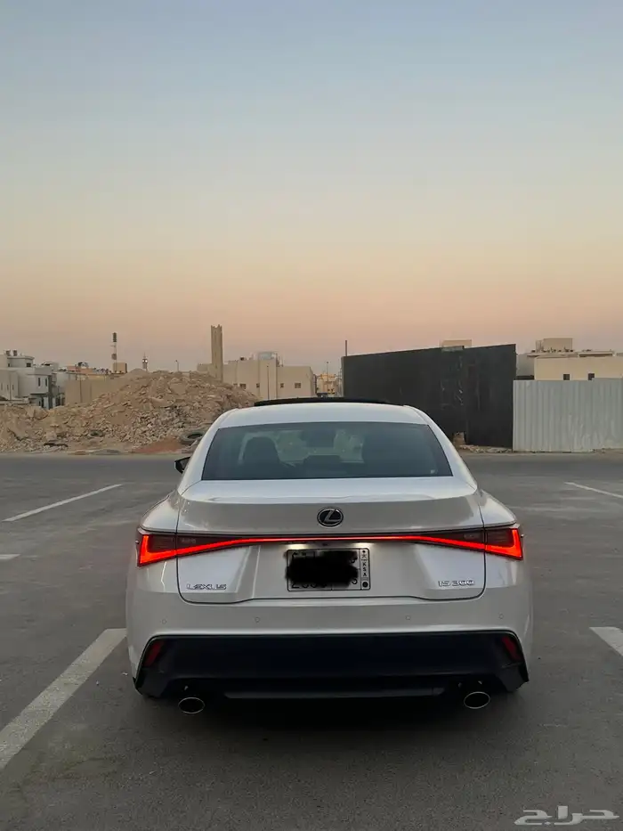 لكزس is300 2021 7