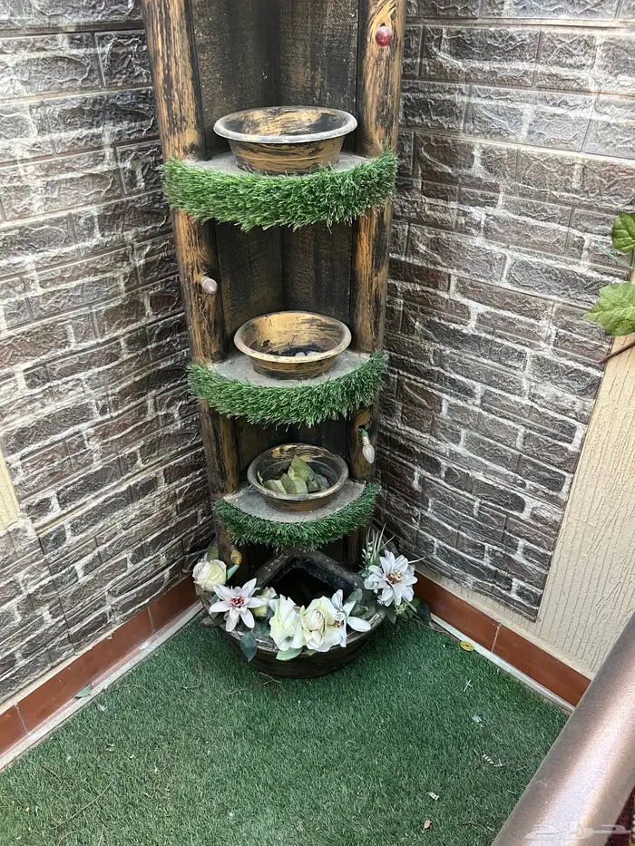 للبيع كراسي حديد 3 مع الفرشها وشلال ماء كبير 2 وصغير 4