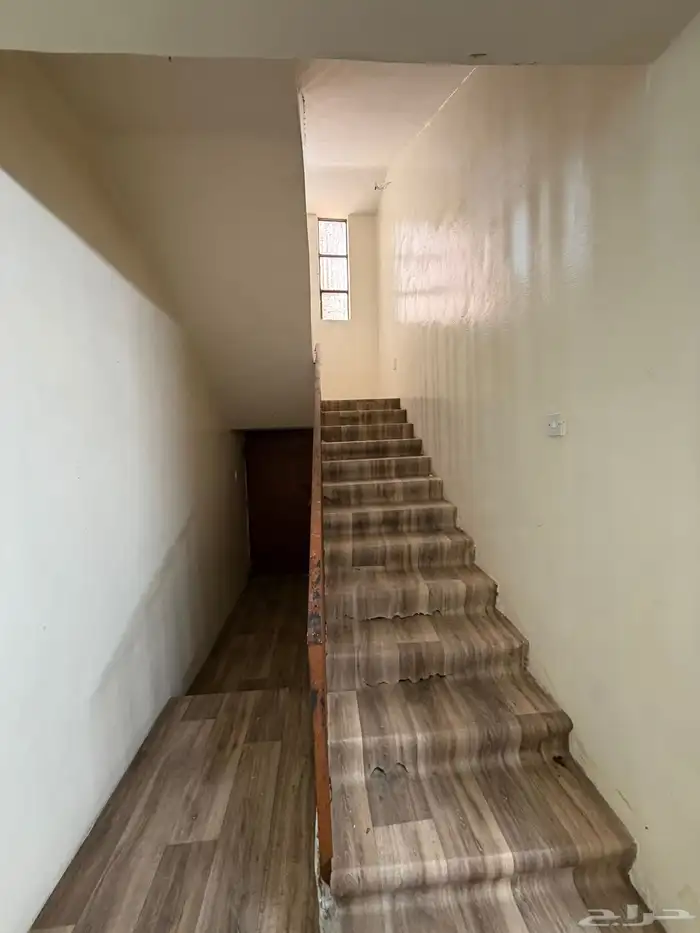 للبيع فلة دورين مفصولة حي الزهرة 6